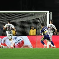 Boca resistió sobre el final y eliminó a Sao Paulo