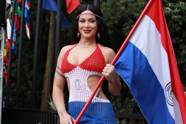 De gala albirroja: Paraguaya en México enloquece al mundo