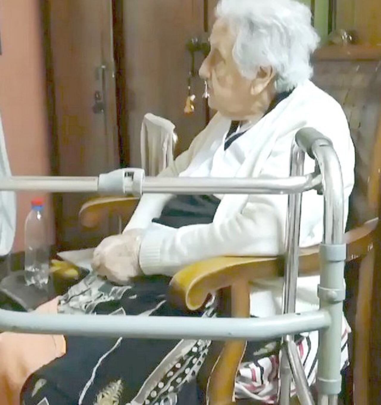 La fanática le reclamó a Roque una jugada.