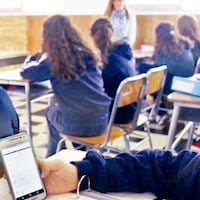 Amóntema celular en la escuela: La prohibición también alcanza a los profes