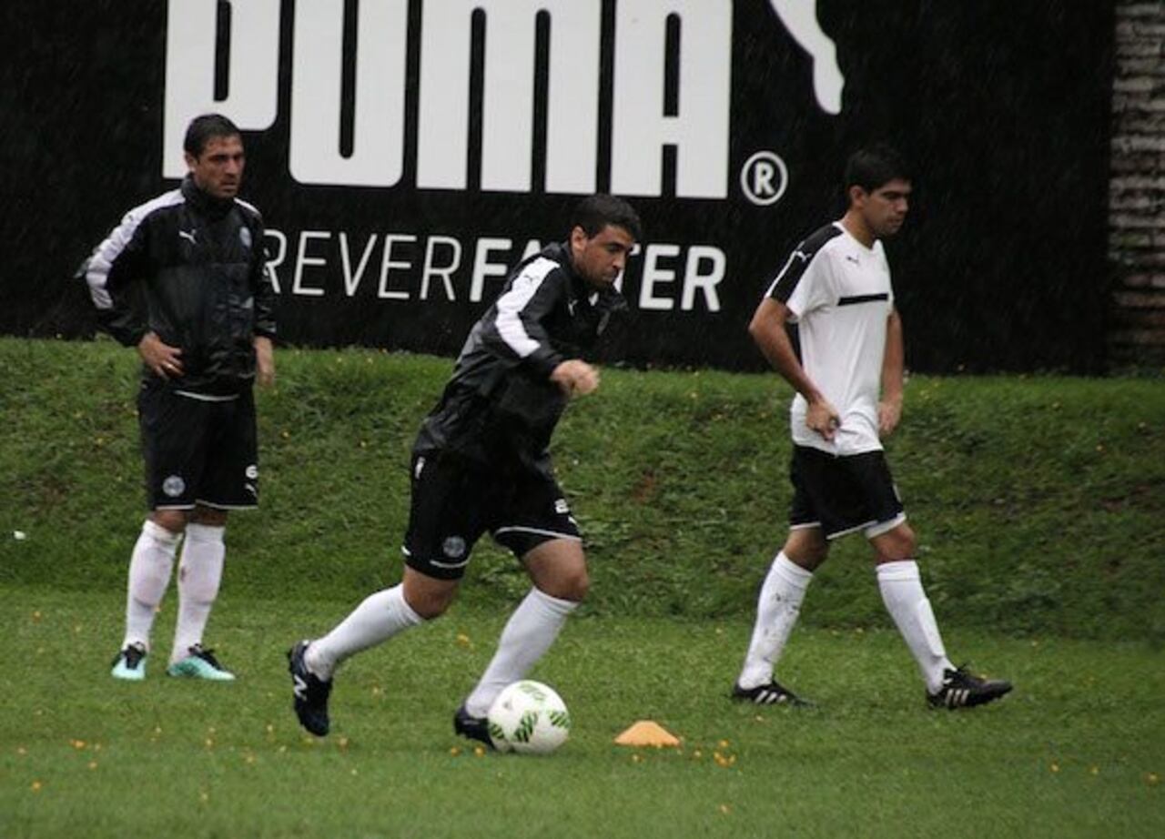 A FULL. Julián Benítez es pieza fija; mientras Claudio Vargas podría aparecer.