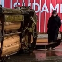 Grave choque por pasar la luz roja