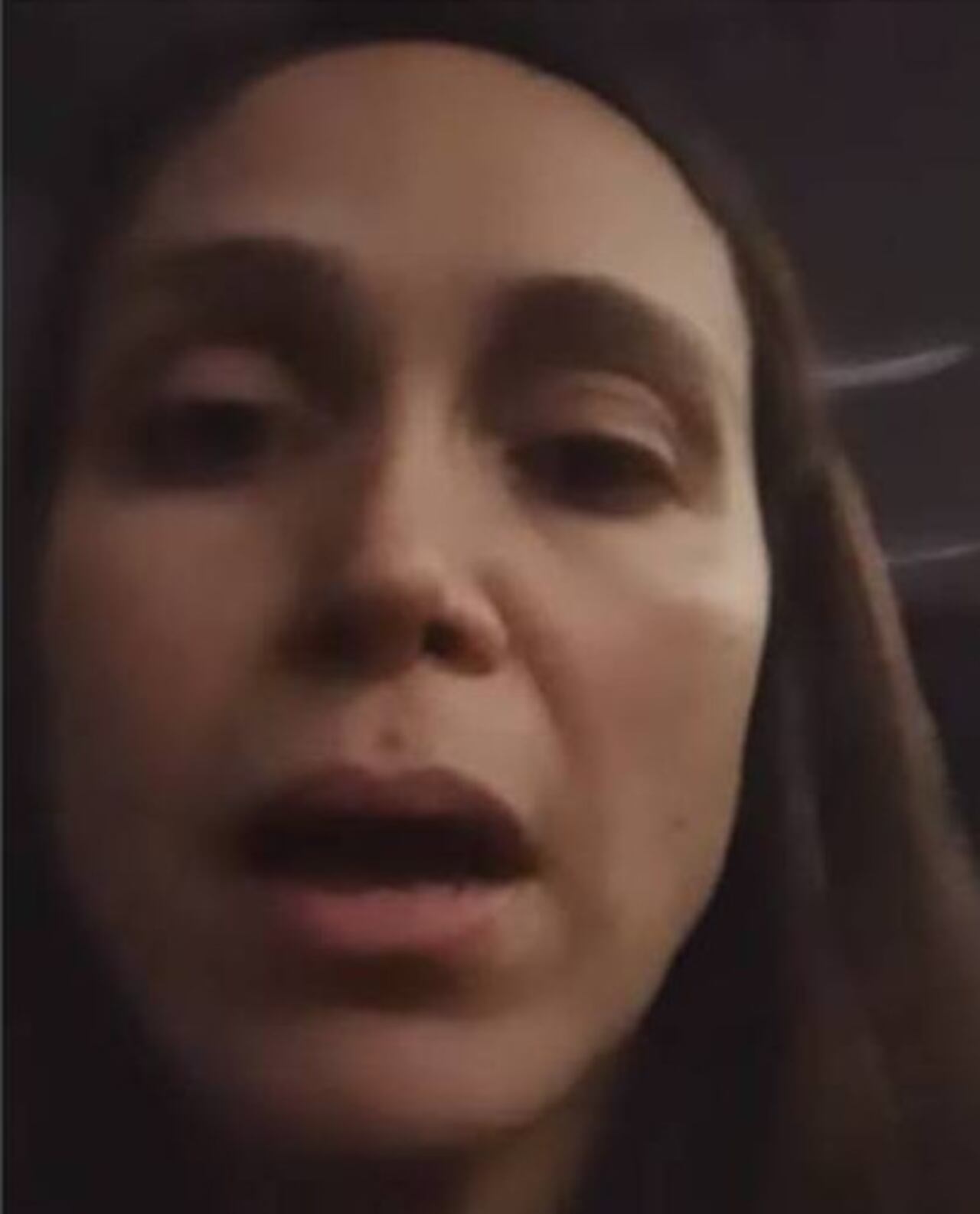 Pabla Thomen y el video en pleno vuelo que compartió en sus redes. (Captura de pantalla)