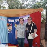 Con el corazón roto; de pie… ¡por su hijo!