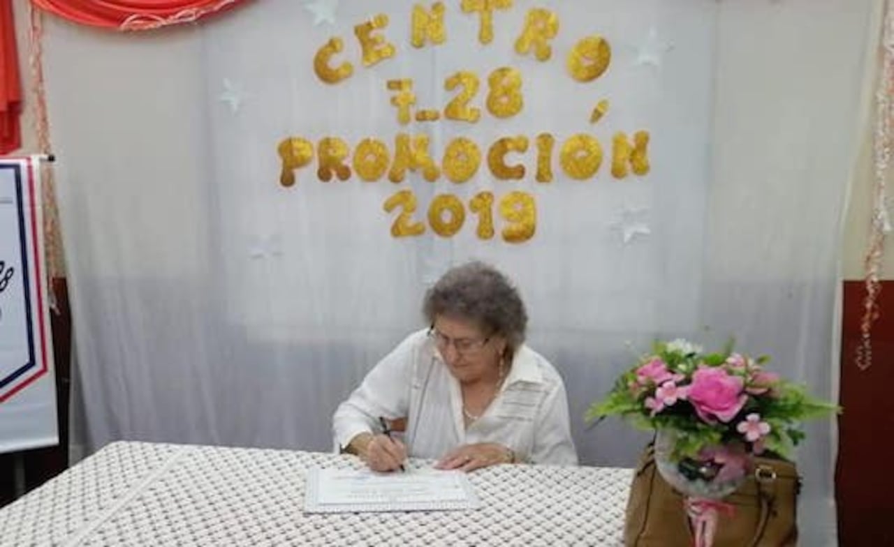 La abuelita se mostró feliz en todo momento.