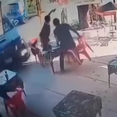 Camioneta entró por una pollería en Capiatá
