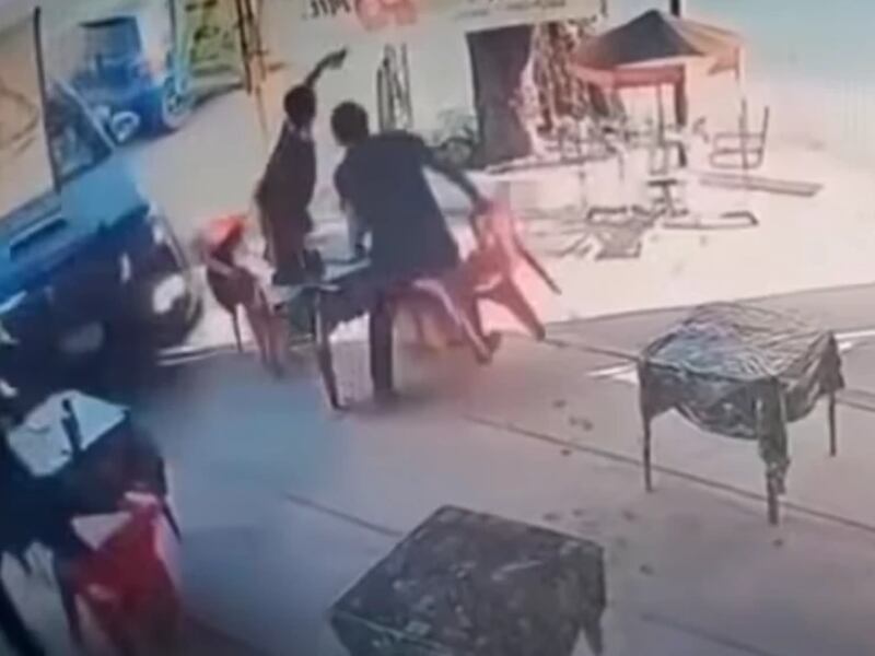 Camioneta entró por una pollería en Capiatá