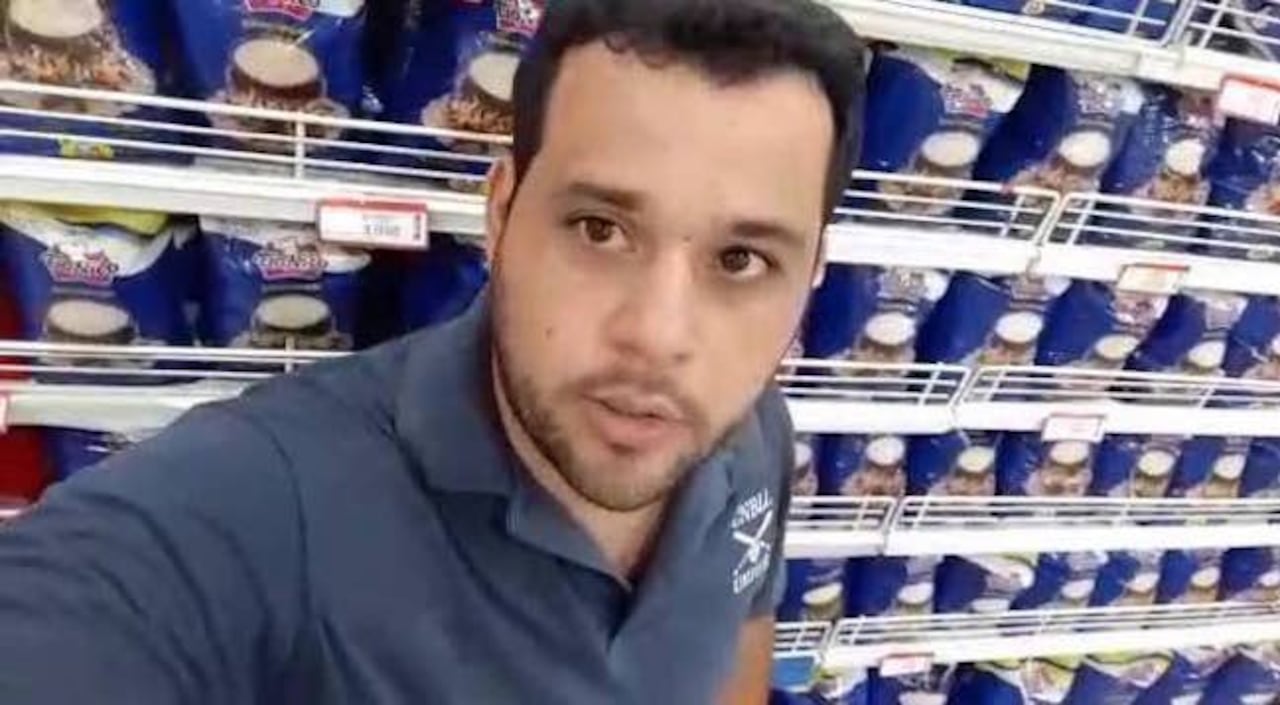 Hacia arriba con el celu, a unos 45.º, para que no se vea la papada.