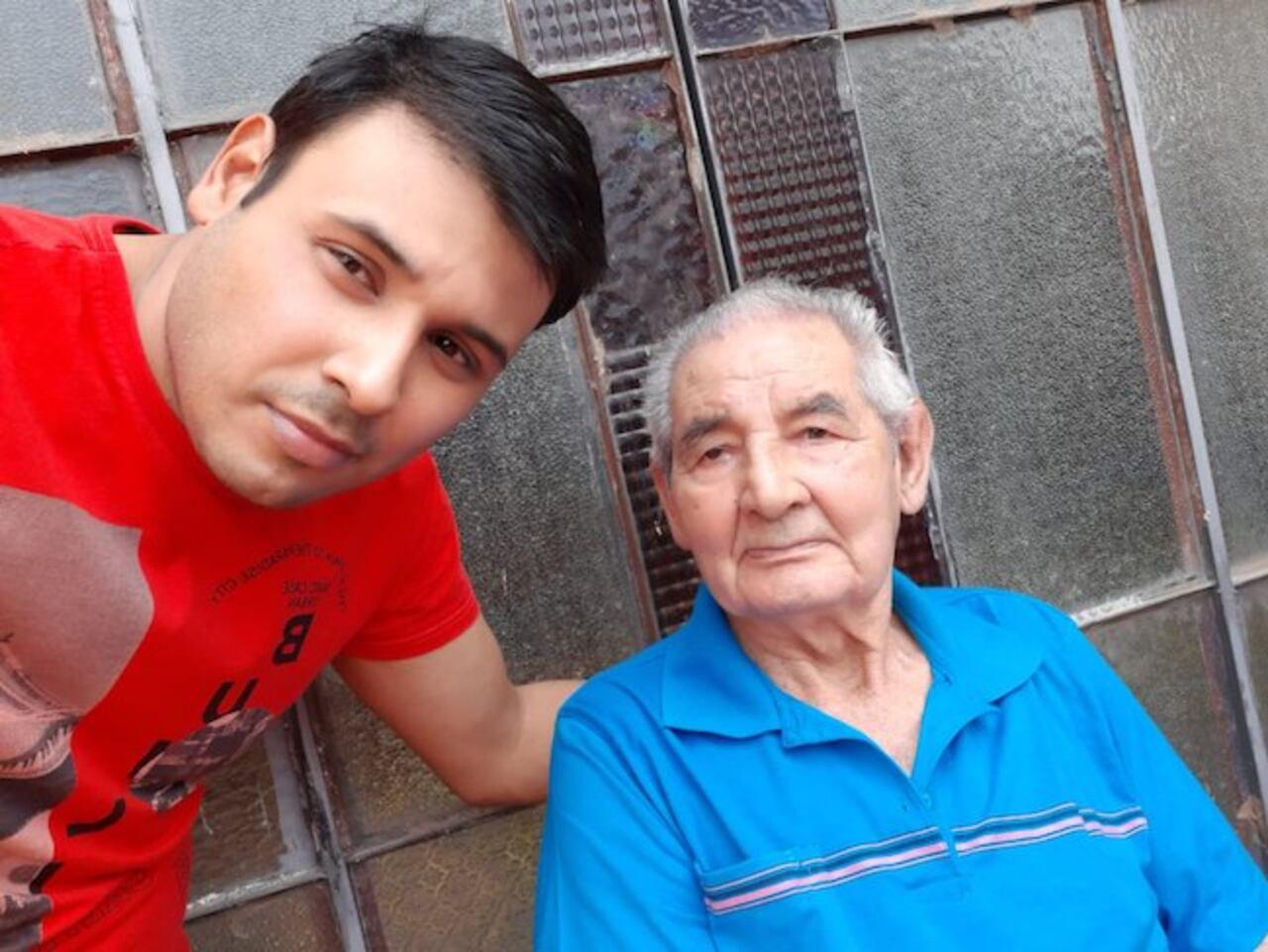 Don Alcides junto a su hijo Rodrigo.