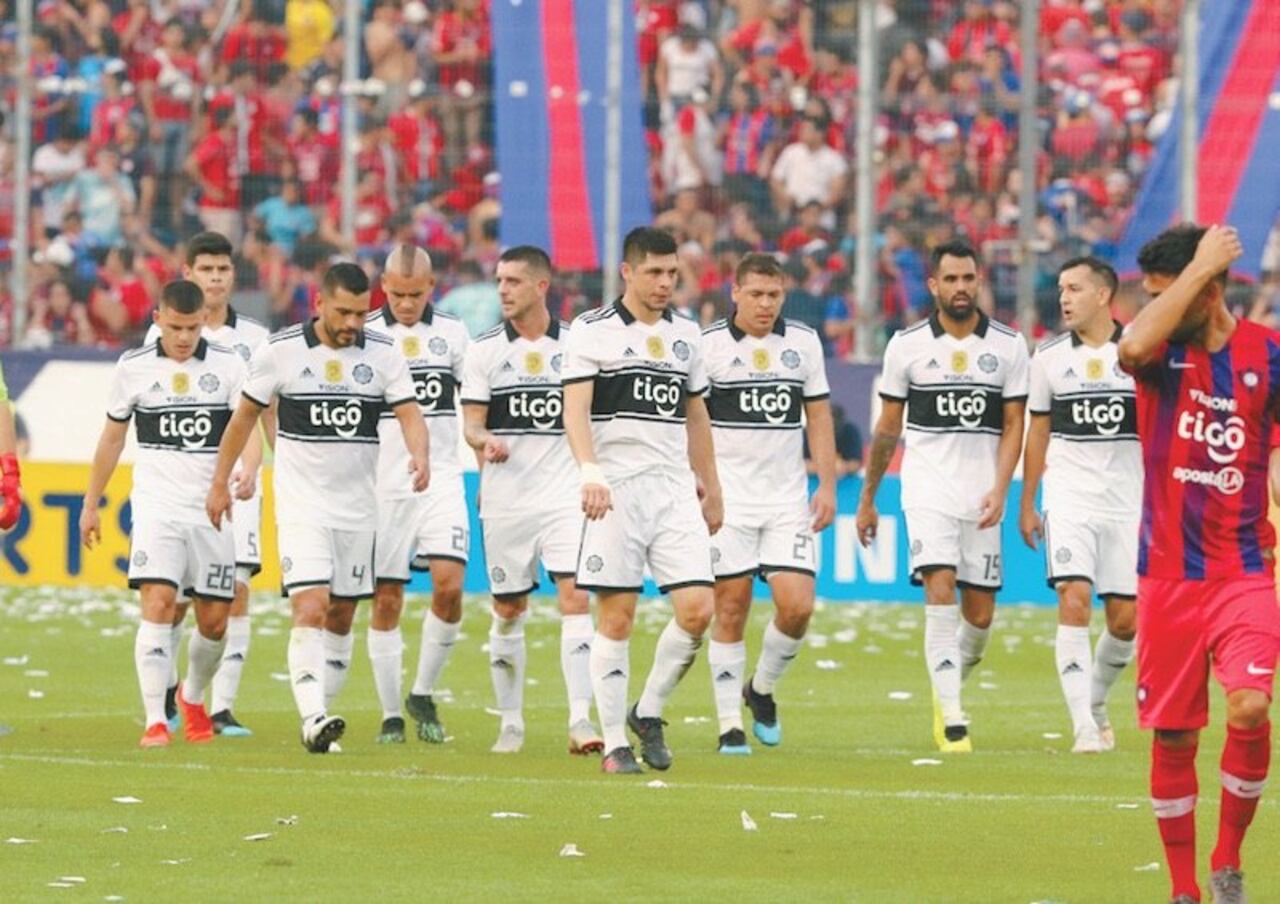 Todos los peloteros de Olimpia fueron puteados, menos Roque.