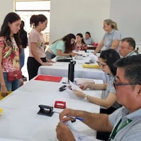 Becas EBY: Jóvenes deben presentar documentos para cobrar ayuda