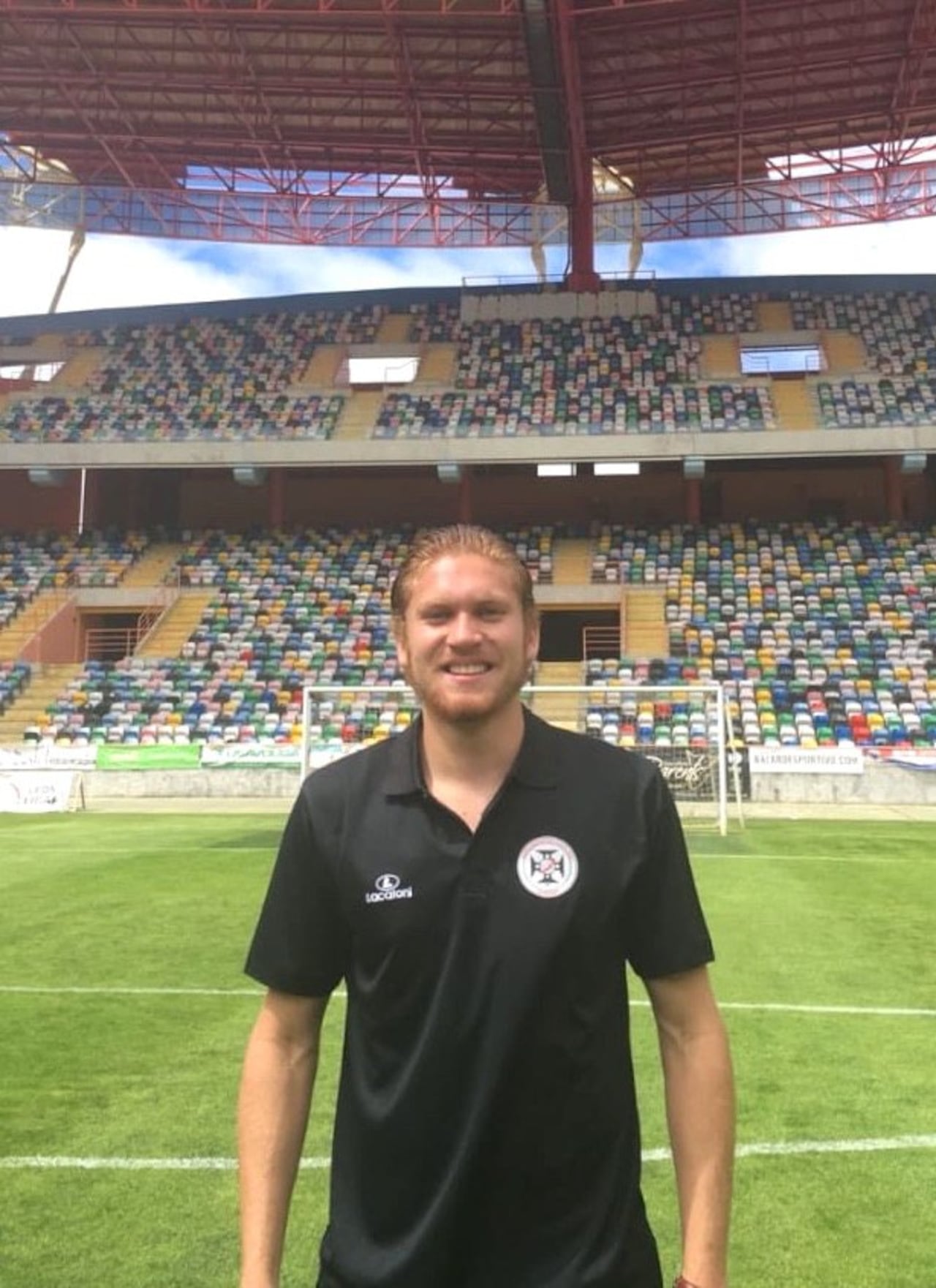 En Portugal, previo a un partido con el GDSC Alvarenga.