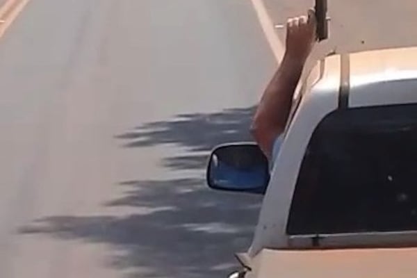 Pistolero “lero lero” Ñemombarete con ¡arma! ante familia