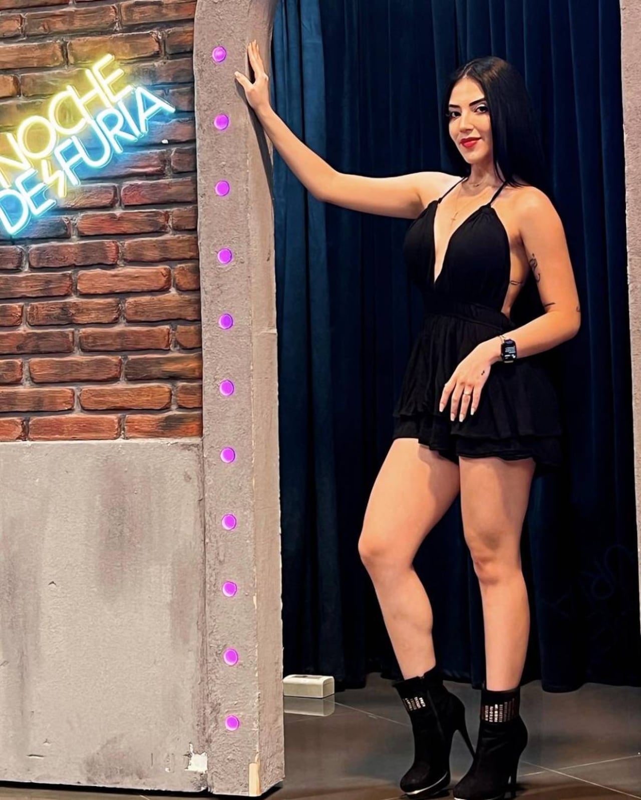 Marcia Báez, ingresando al set de Noche de Furia. (FOTO: Gentileza)