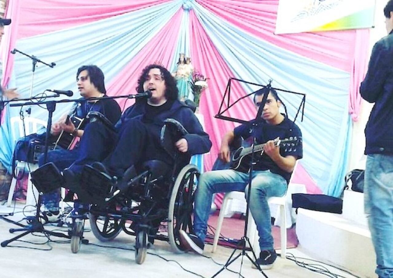 Una de las pasiones que tiene Danny es la música.