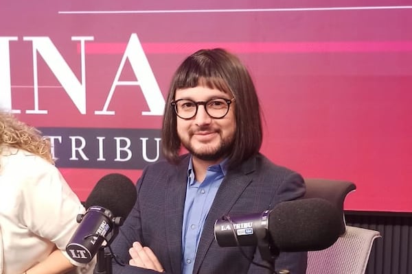 “Lo usaría todos los días”, he’i periodista con peluca