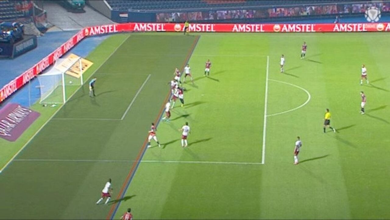 En esta acción anularon al santo cohete el gol de Mauro Boselli, estando bien habilitado.