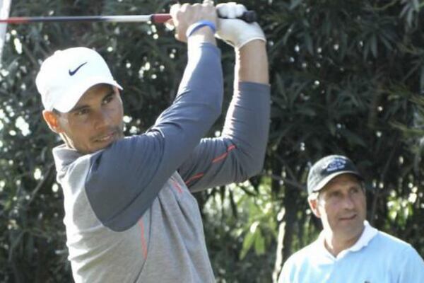 Rafael Nadal juega golf