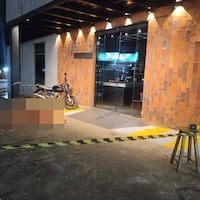 Guardia de seguridad ojejuka para robarle