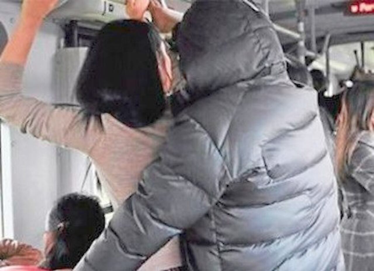 Son muchas las que denunciaron avei el manoseo en los buses.
