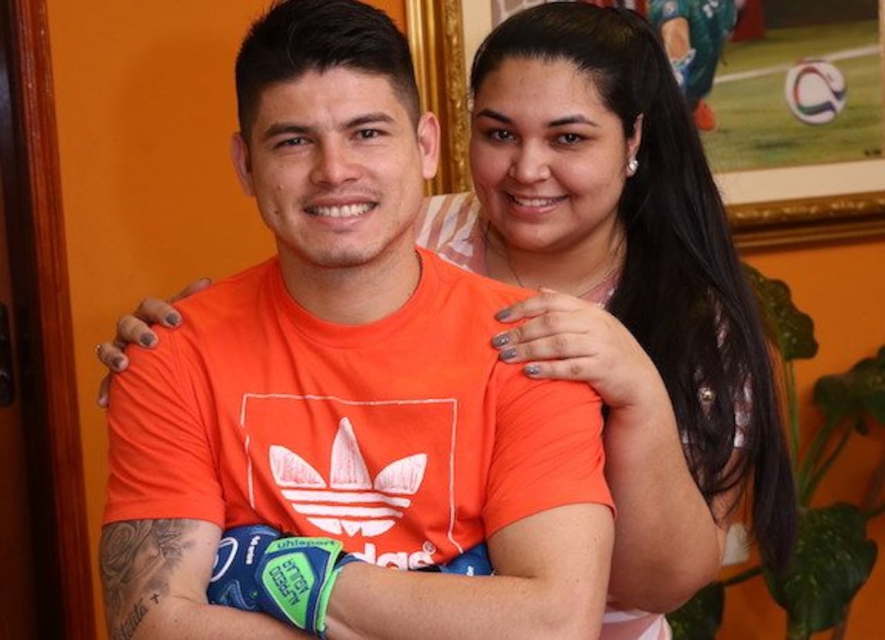 ESPOSA. Con su esposa Ruth.