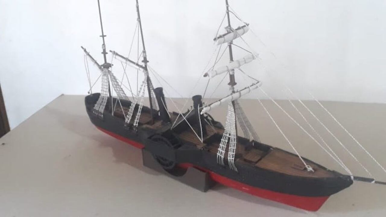 El “Tacuary” es una de las maquetas hechas por Sánchez, que ya está en un museo.