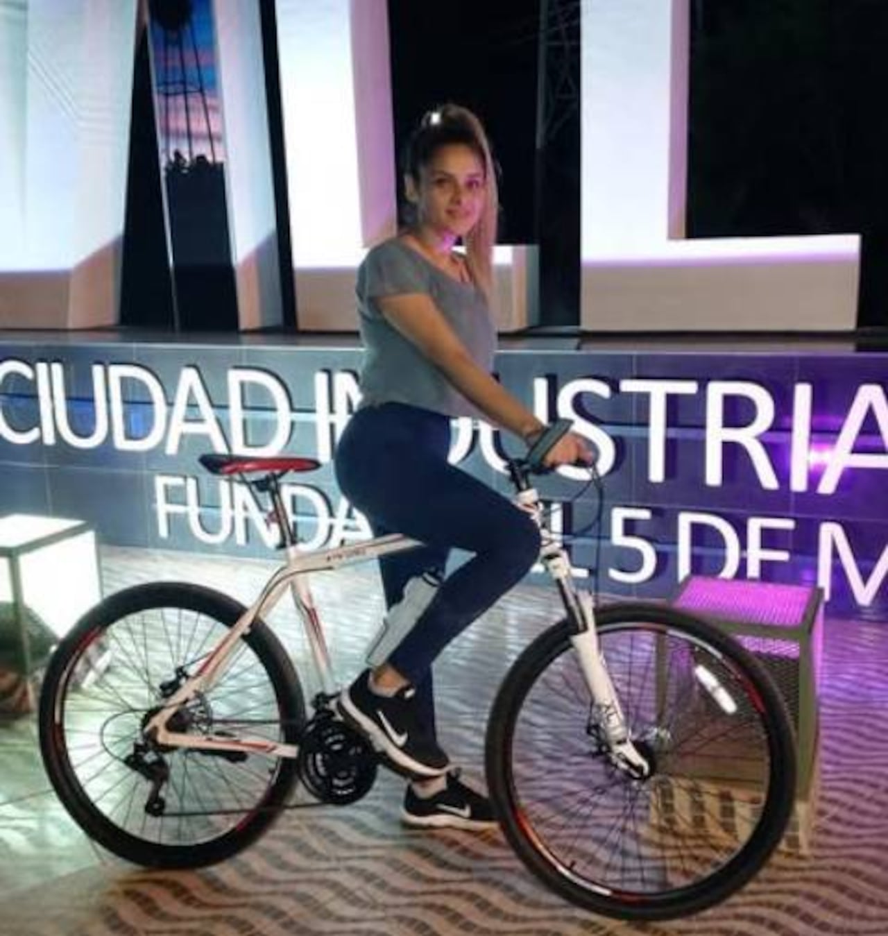 La ciclista sufrió acoso callejero.