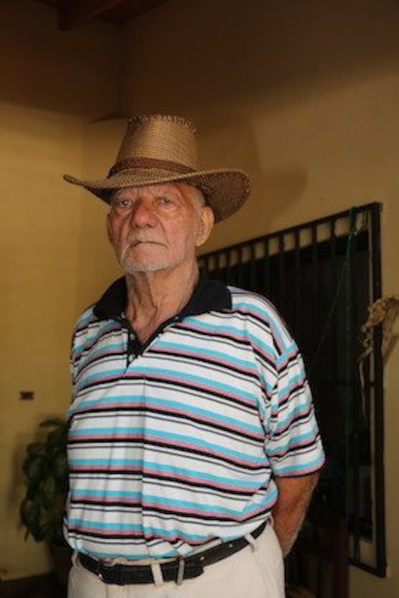 FUERTE. Con sus 77 años, ÁngelTorales todavía se muestra fuerte.