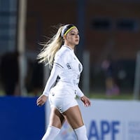 Fatima robó suspiros en su rol peloteril
