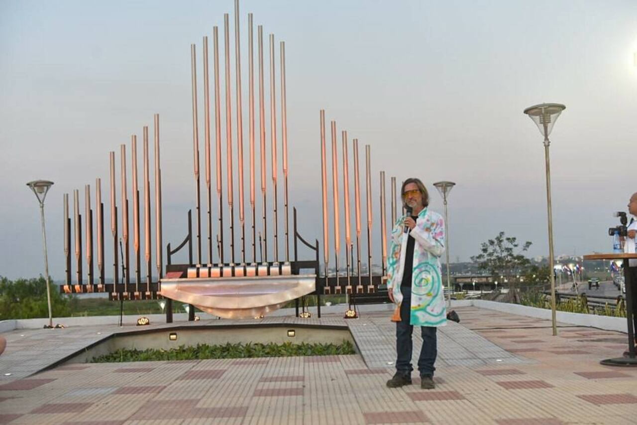 "Paseo de la Guarania" es obra del artista Fernando Amberé Feliciángeli. Foto: Oscar Rodríguez.