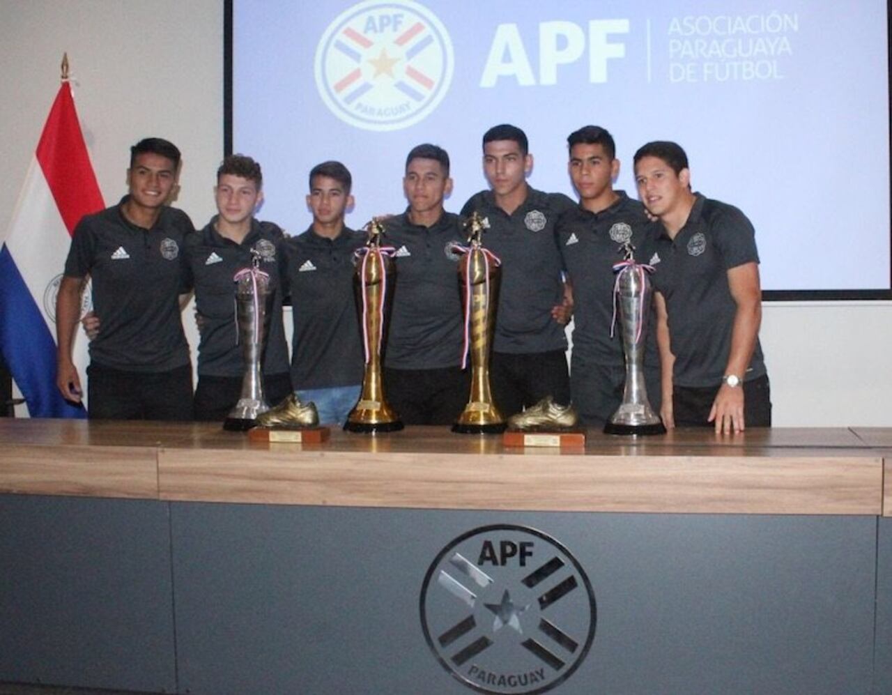 Los chicos deberán aguantarse de jugar por lo que resta de la temporada.