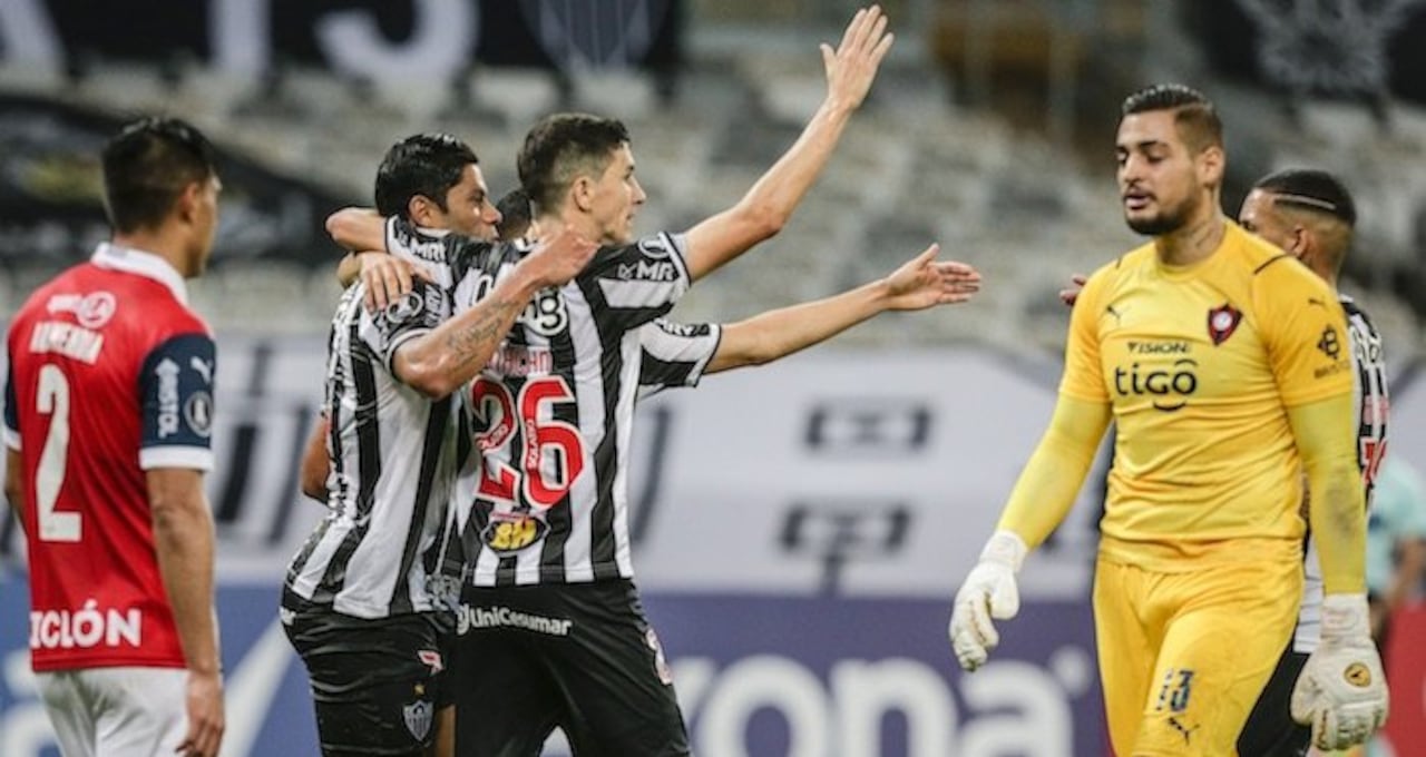Hulk festeja con sus compañeros uno de sus goles. El delantero fue gran figura.