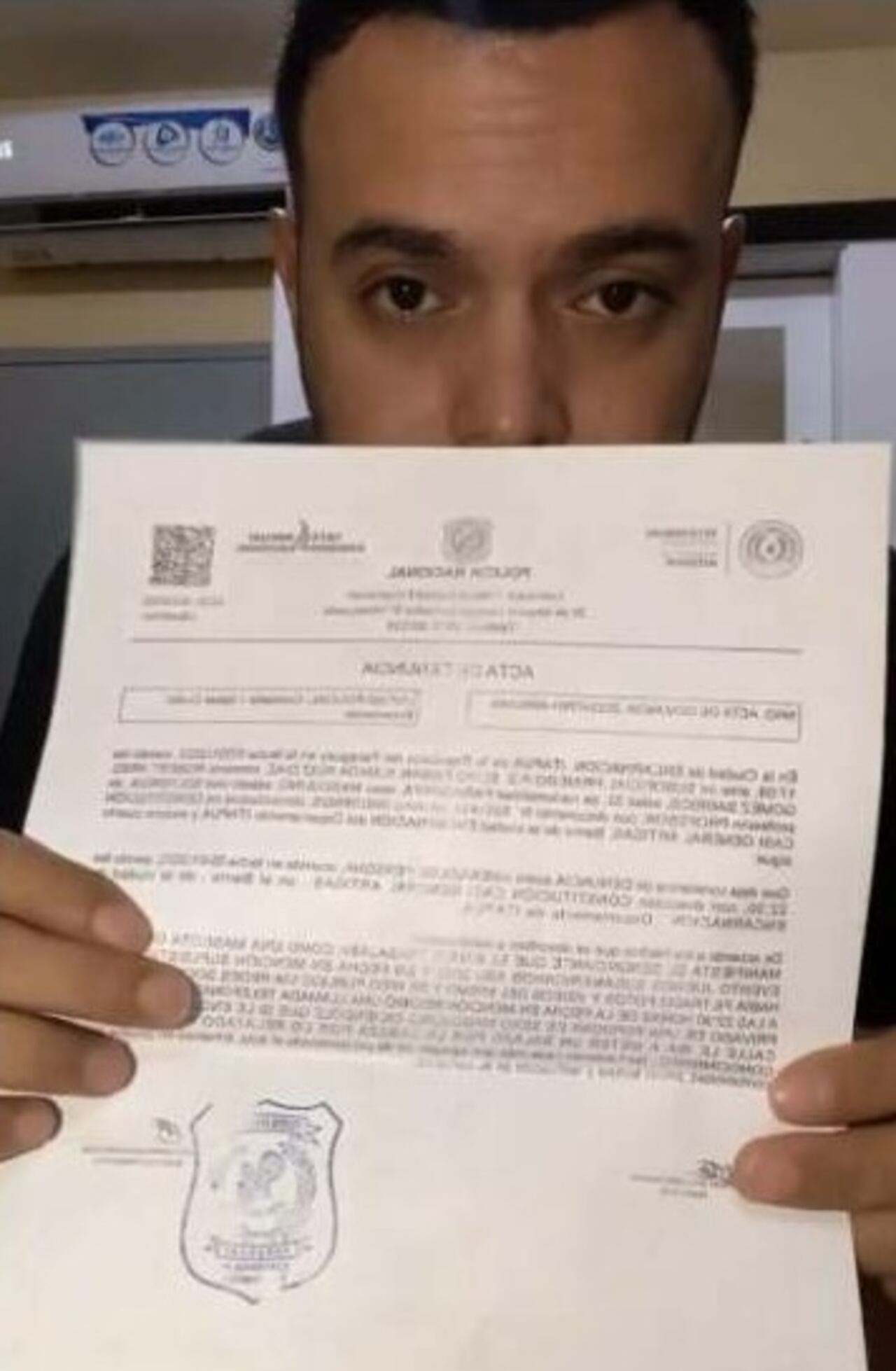 Robert Barrios, el hombre de la polémica, mostró su denuncia por la amenaza que recibió. (Foto: @robert_barrios1993)