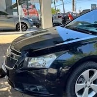 Asaltan lavadero: se llevan un auto y 25 celus