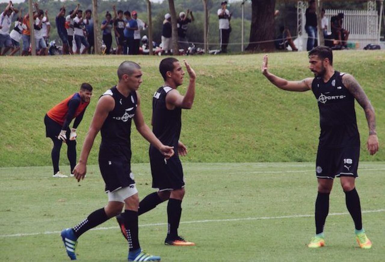 SALVÓ. El juvenil Fernando Cardozo salvó la jornada amistosa.