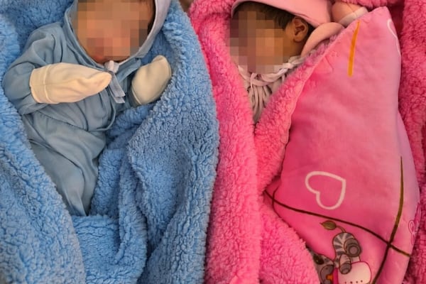 De a dos llegaron las bendiciones: 10 bebés nacieron en cinco partos