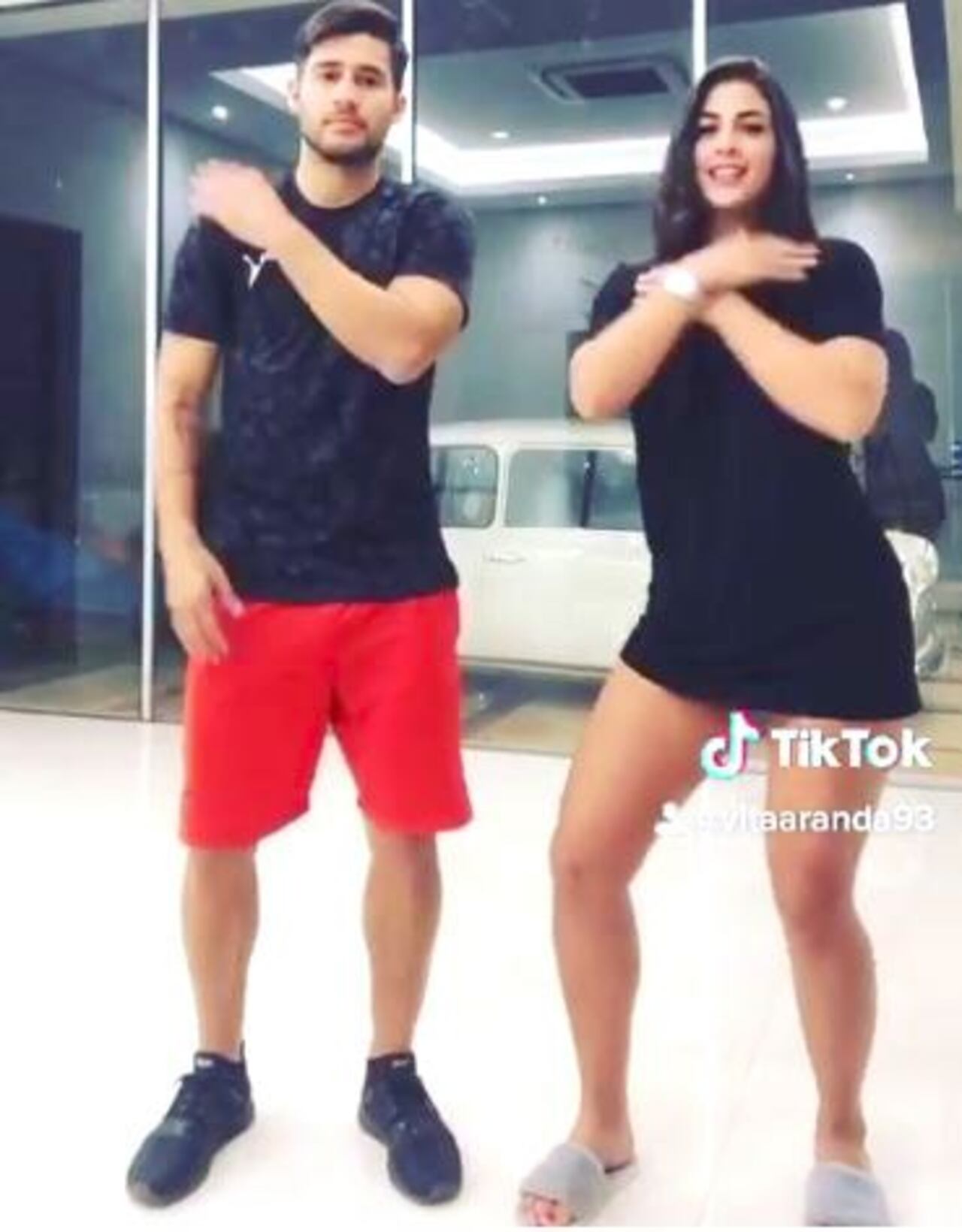 El jugador de Olimpia y su esposa hicieron el video que tuvo más de 73 mil reproducciones. ¿Tova puku de Iván? Cristina dijo que era por su timidez nomás.