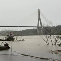 La crecida del Paraná complica el cruce a Argentina y Brasil