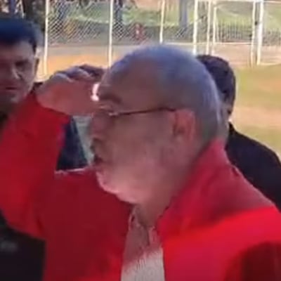 Capeto de Itaipú pasó papelón al llegar a la mesa de votación ¡olvidó su cédula!