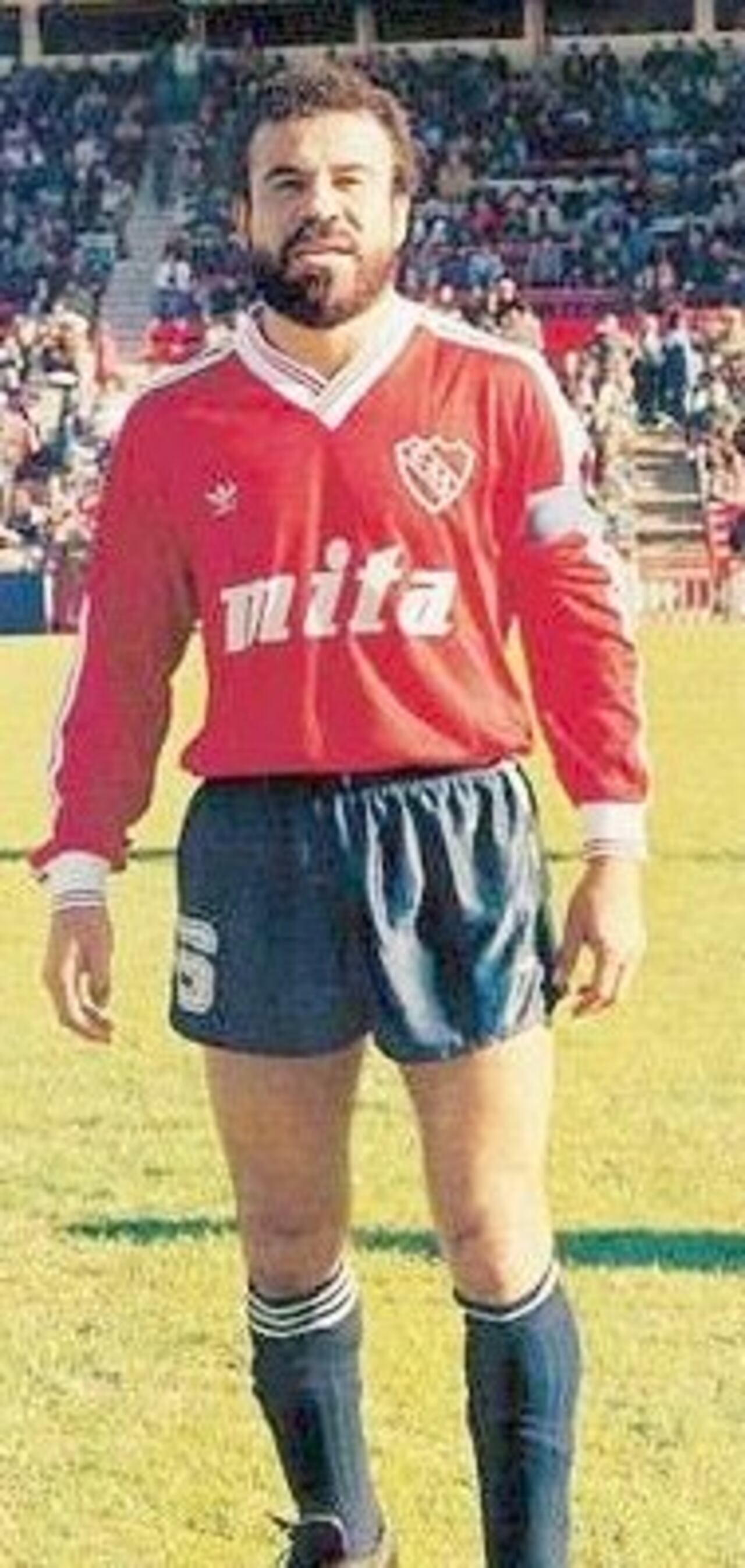 Rogelio con la casaca del “Rojo”.