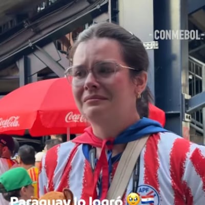 Paraguaya vivió los penales aferrada a su yaguarete’i de peluche bajo las gradas del estadio gringo