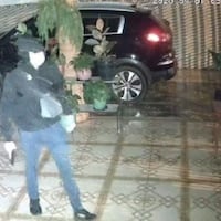 A punta de arma, delincuentes despiertan a una familia en plena madrugada