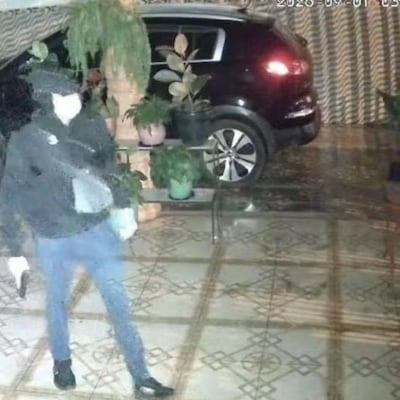 A punta de arma, delincuentes despiertan a una familia en plena madrugada