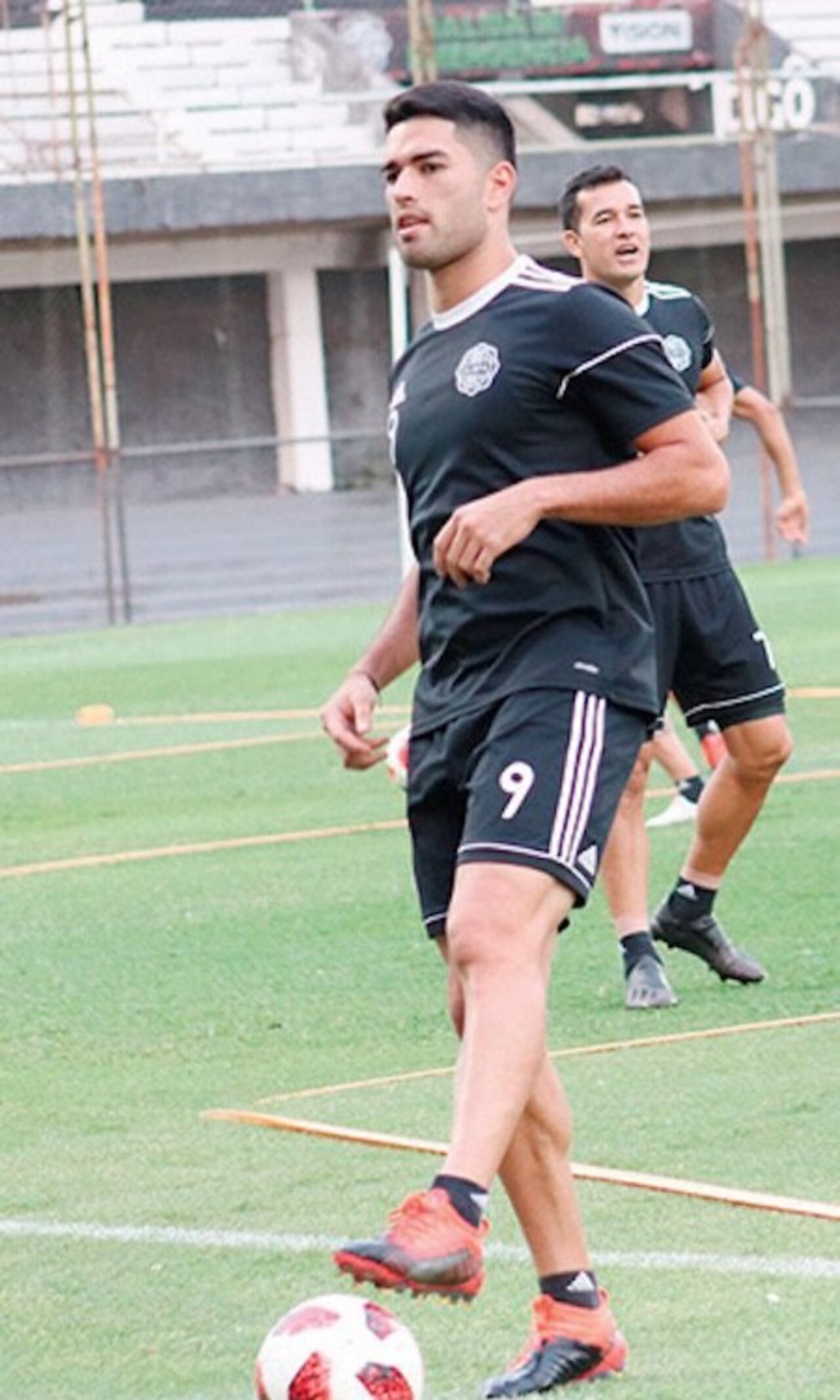 Brian Montenegro, delantero.