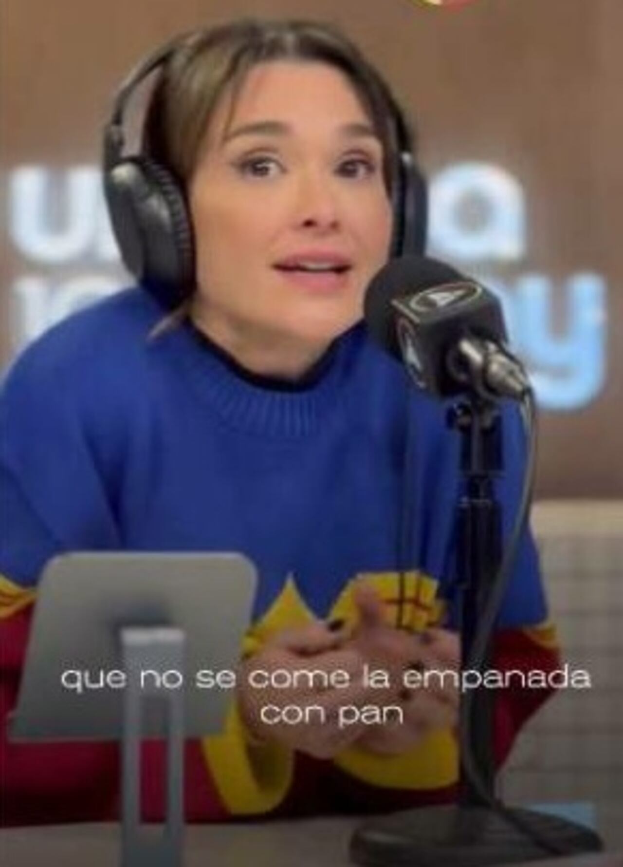 Lali, defendiendo la empanada con pan. (Foto: @lalilalig)