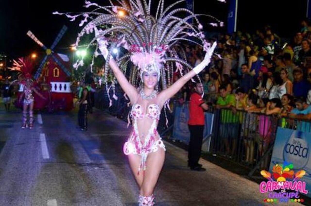 PÚBLICO. Los organizadores de los corsos de Caacupé esperan reunir a 14 mil personas en las dos noches, el próximo viernes y sábado.