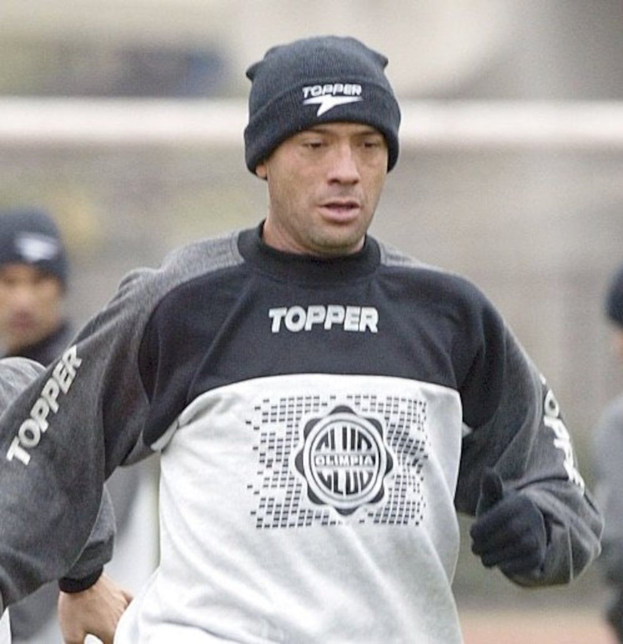 Nelson Zelaya con la ropa de Olimpia.