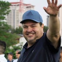 Presidente de Ameliano dice que “código de vestimenta” es “una boludez”