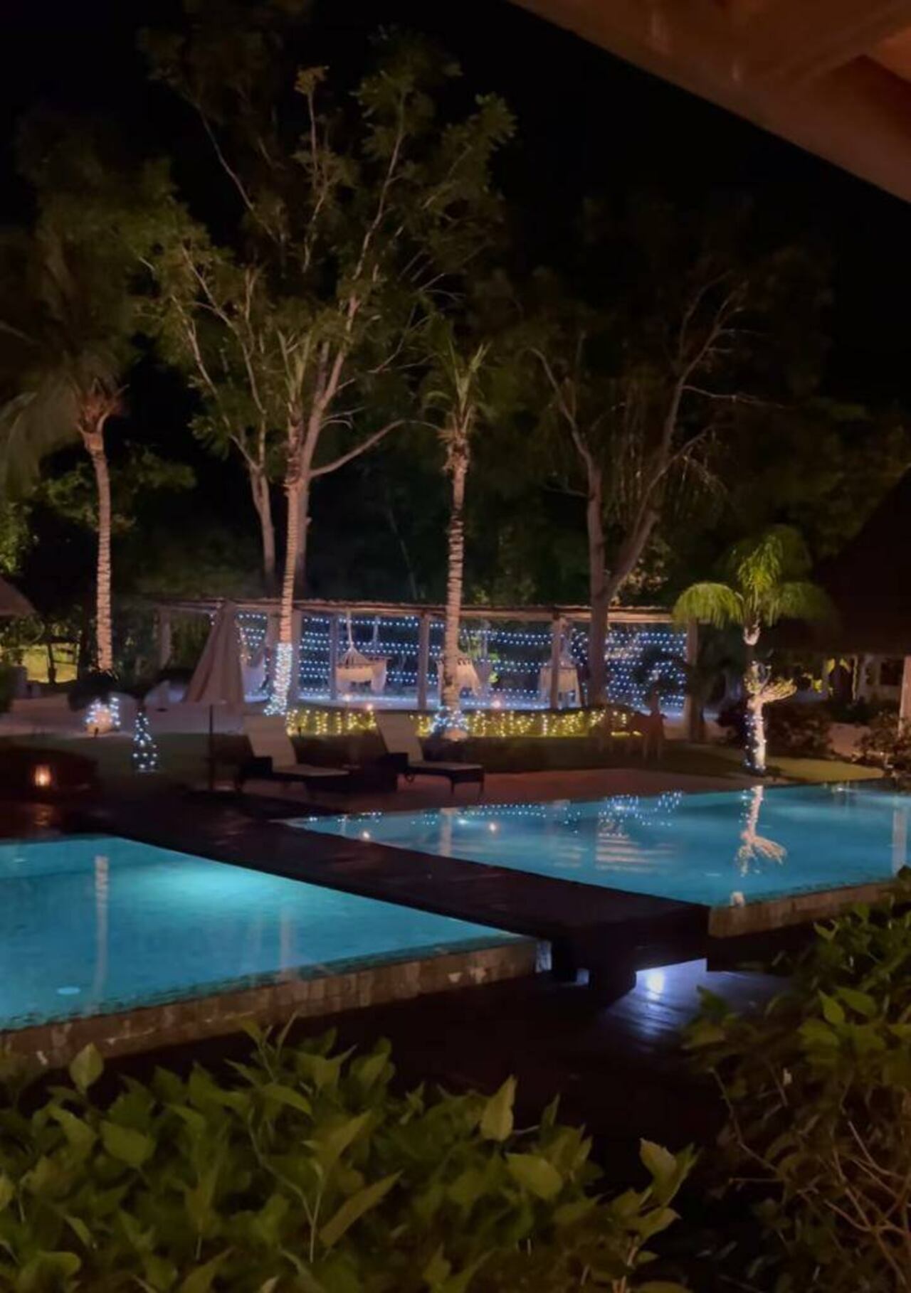 La piletita, vista desde la mesa de la cena, anoche. @nadiatferreira.