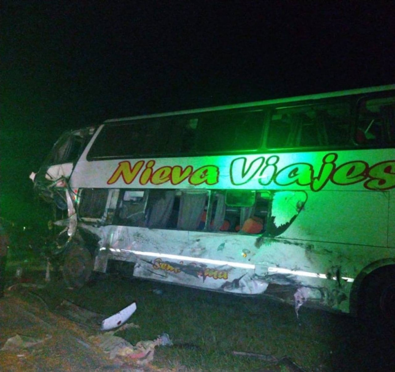 Imagen captada en la madrugada, poco después del trágico suceso. (Foto: Norte y Noticias del Paraná)